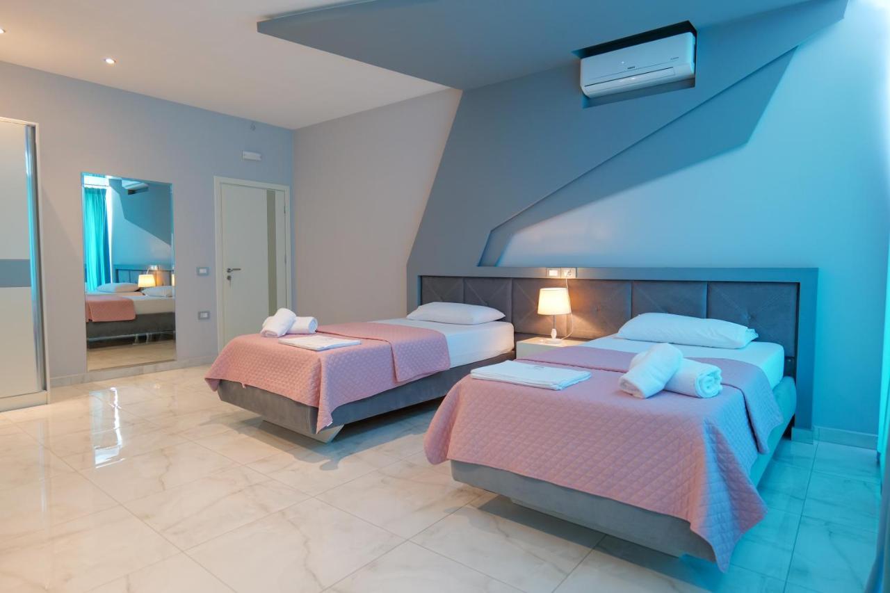 Oceanic Overview Suites Sarandë エクステリア 写真